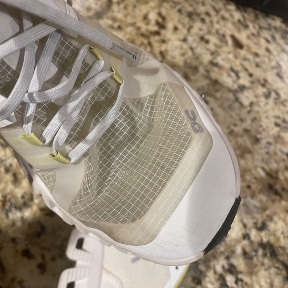 On Cloud - Picture 4 of 5